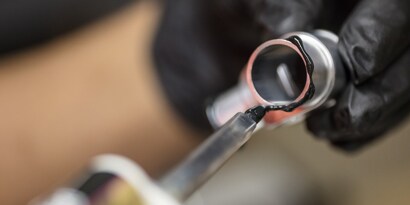 Få mere at vide om kemien bag flydende lim [artikel]
