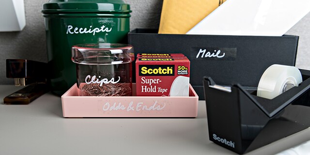 Mærk småartikler med Scotch® Super-Hold Tape
