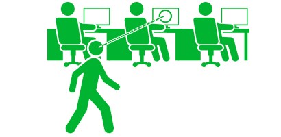 Illustration af en person, der kigger på skærme i et åbent kontorlandskab
