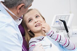 Tandlæge med patient