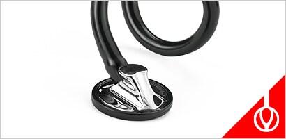 3M Littmann Master Cardiology stetoskop på hvid baggrund.
