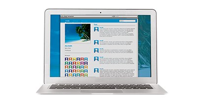 Beskyttelsesfilter, der er sat på skærmen på en bærbar pc
